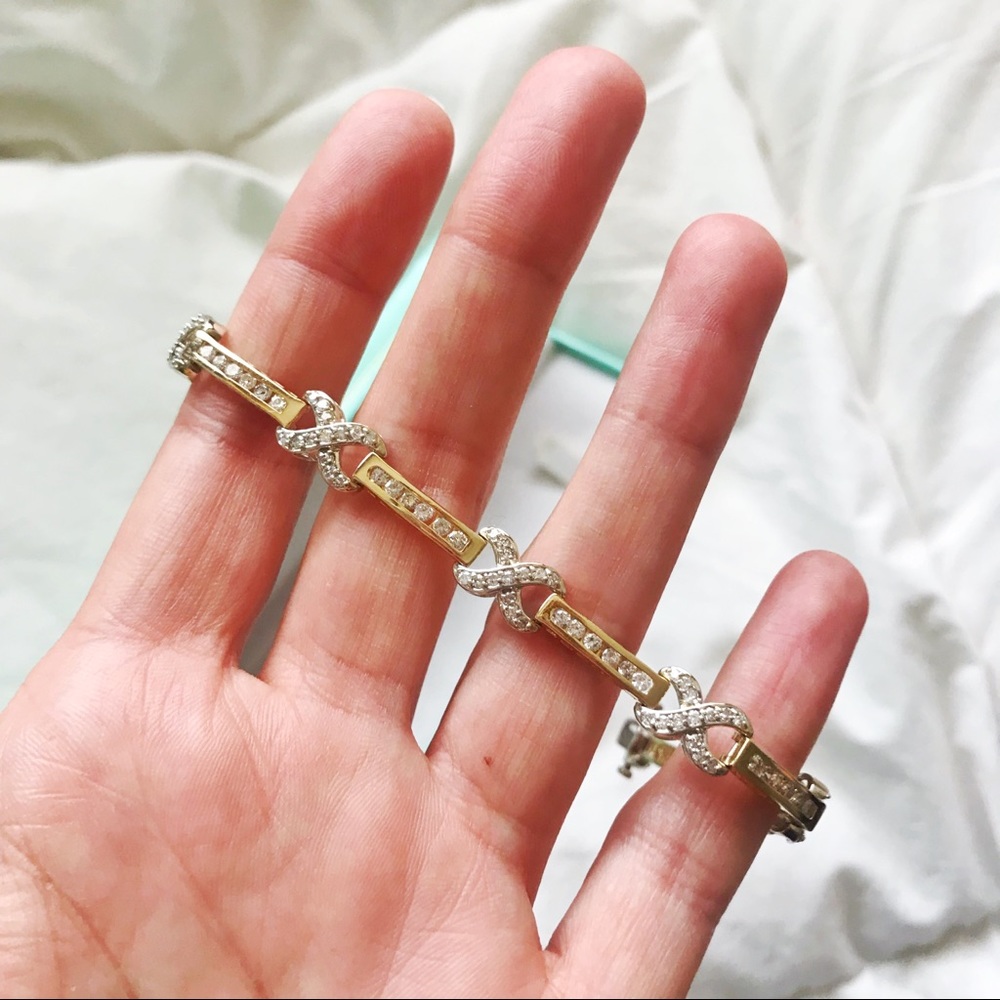 Beautiful 14 karat gold bracelet with diamonds